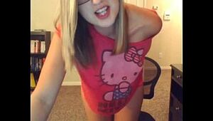 Cute girl on cam flash her tits